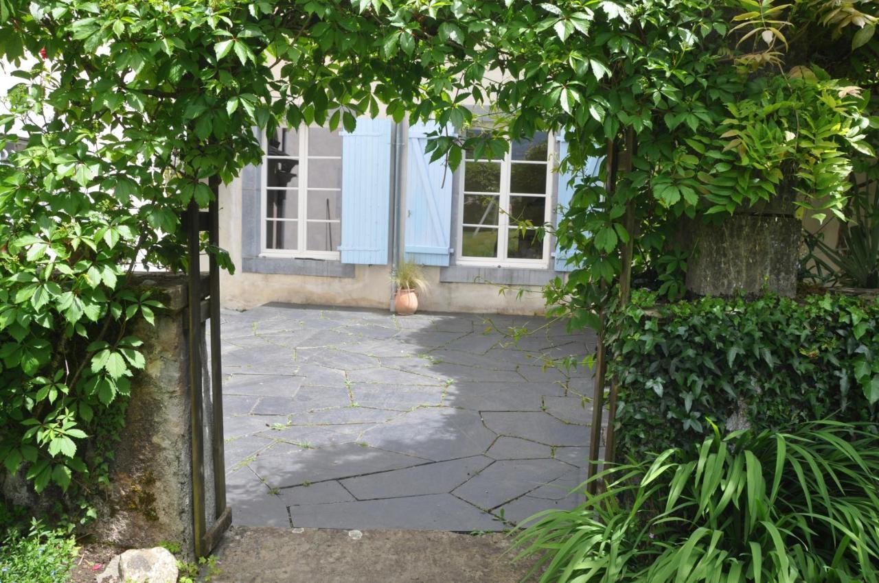Gite D'Etape Le Couvent D'Ossau Louvie Juzon Exterior foto