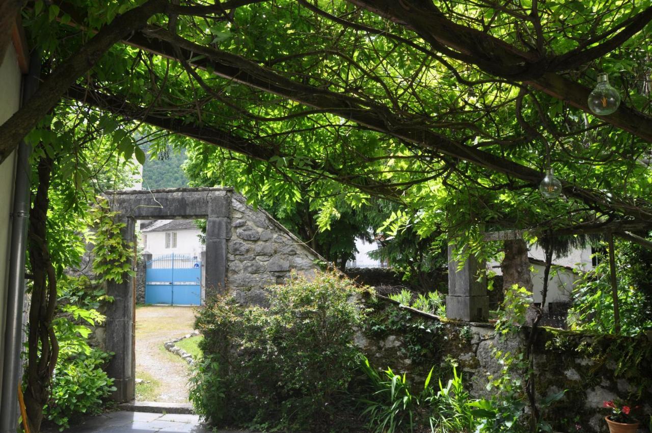 Gite D'Etape Le Couvent D'Ossau Louvie Juzon Exterior foto